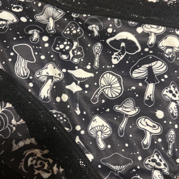 Morvia 3pk lace trim Skater goth Emo panties 2X plus size skulls Santa Hats Mush - Picture 8 of 12